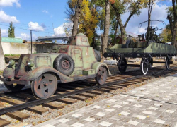 В железнодорожном парке Морозовска уже начали устанавливать малые архитектурные формы 