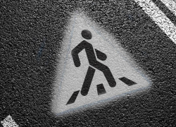 Рекомендации водителям и пешеходам Морозовска дал начальник отделения ГИБДД