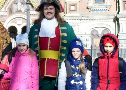 Гимнастки из Морозовска заняли первое место на соревнованиях в Санкт-Петербурге и сфотографировались с императором