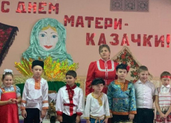 День матери-казачки отмечают уже более двух веков, - учитель Ново-Павловской школы Валентина Черенкова