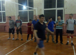 Соревнования по волейболу между командами вишневской школы и морозовской гимназией окончились победой Вадима Святогорова