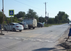 Возле школы №3 в Морозовске установили новых девочек-манекенов