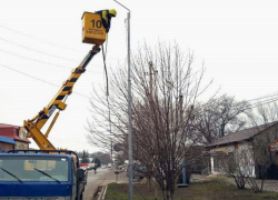 Новые фонари и опоры устанавливают на улицах Морозовска