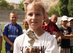 Бомбардира ФК "Каменка" из Морозовска признали лучшим за 10 забитых мячей на турнире в Белой Калитве