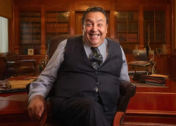 Чиновникам и депутатам разрешили не раскрывать доходы и имущество