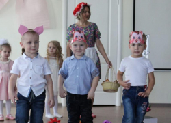 Трогательный концерт в честь Дня матери подготовили в детском саду "Сказка" 