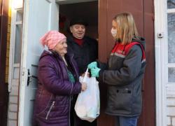 Пожилым морозовчанам на период самоизоляции лекарства и продукты питания доставят на дом 