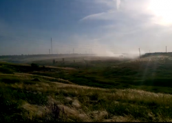 Местный житель снял видео о том, как городская свалка Морозовска горит и в День России