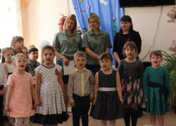 Воспитанники детского сада "СКАЗКА" поздравили с 73-ей годовщиной Великой Победы людей пожилого возраста и инвалидов