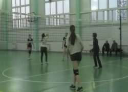 Точные подачи и красивые удары показали волейболистки на городских соревнованиях в Морозовске