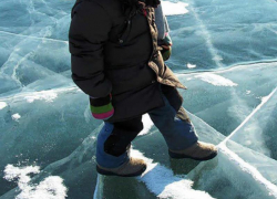 О правилах безопасного поведения на льду водоемов напомнили в администрации Морозовского городского поселения