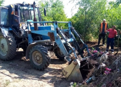 Более 160 тонн мусора вывезли с территорий Северного и Южного кладбищ Морозовска за последние четыре месяца
