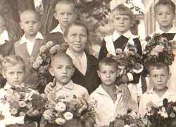 Письмо в редакцию: Угадайте в этих малышах начальника городских электросетей, железнодорожника, милиционера, районного прокурора