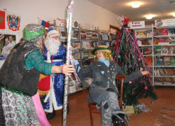 Баба Яга с Лешим украли волшебный посох и пытались испортить праздник в хуторе Старопетровском 