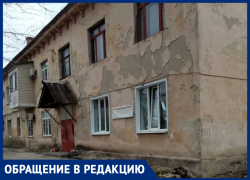 Приезжают поздравлять ветерана, фотографируются с ним, а что вокруг такое- не замечают, - жители дома на улице Коммунистическая