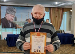Александр Воробьев из Морозовска стал лучшим среди ветеранов в областном этапе гран-при России по быстрым шахматам