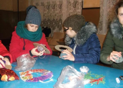 Кружок "Волшебная петелька" Старопетровского дома культуры учит всех желающих вязать и вышивать