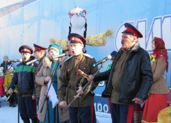 Пока шел масляничный концерт, редактор "Блокнот Морозовска" узнала секрет идеальных стрелок для повседневного и сценического макияжа