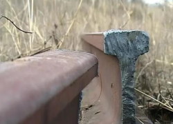 Сдавшего старые рельсы на металлолом бывшего линейного полицейского осудили в Морозовске