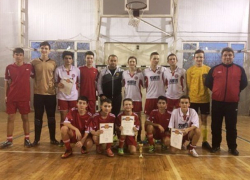 Друзья-соперники после турнира подарили "Каменке" из Морозовска новую форму