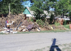 До сведения регоператора довели информацию о кучах мусора на улицах Морозовска