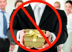 О запрете дарить новогодние подарки госслужащим напомнили в администрации Морозовского района