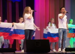 Сотни морозовчан собрал благотворительный концерт в поддержку российских военнослужащих