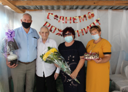 95-летнего ветерана поздравил лично мэр Морозовска