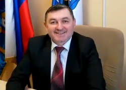 Эдуард Мартазинов песней поздравил морозовчанок с 8 марта