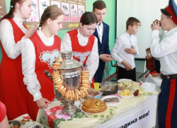 Дегустацией национальных блюд и "хороводом дружбы" отпраздновали Международный день толерантности в хуторе Вербочки