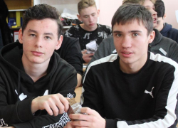 Кусочек хлеба в 125 граммов, как символ акции "Блокадный Ленинград" студентам показали сотрудники ГДЦ "Спутник"