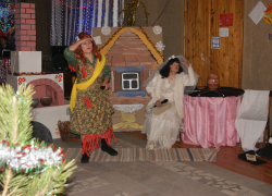 Сказку про Ивана – Дурака, Бабу Ягу, летающий валенок и утопленный смартфон показали в хуторе Вознесенском