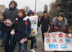 Вспомнить о жертвах ДТП предложили участники акции в Морозовске