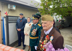 Для ветерана Великой Отечественной войны Василия Тесленко в Морозовске провели персональный мини-парад