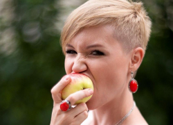 Хочешь перекусить чем-то посущественнее?