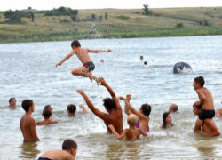 Загородный пляж Морозовска оказался одним из немногих экологически чистых