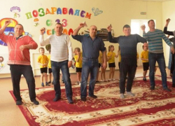 Интересные и веселые конкурсы к 23 февраля подготовили для пап в детском саду "Сказка"  Морозовска