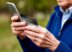 Почти полмиллиона рублей перевел мошенникам 66-летний житель Морозовского района 