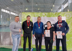 Команда Морозовского городского  поселения одержала победу в районных соревнованиях по настольному теннису