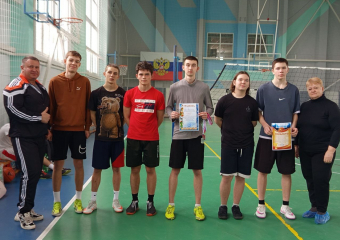 Морозовск сыграл в уличный баскетбол под крышей в ФОКе