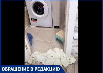 Квартиры нижнего этажа дома №128 на улице Кирова в Морозовске регулярно затапливает канализационными водами