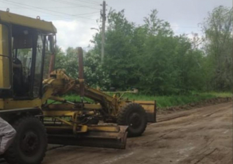 Имеются проблемы закупки запасных частей к автогрейдеру, - сообщила администрация Морозовского городского поселения