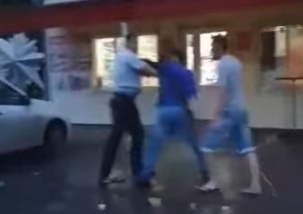Двое мужчин напали на сотрудника полиции в Морозовске: есть видео и официальные комментарии 