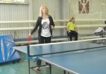 Хитрые подачи и красивые атакующие удары сопровождали каждую игру городского турнира Морозовска по настольному теннису