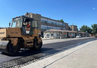 Работы по ремонту дороги на улице Подтелкова в Морозовске подходят к концу