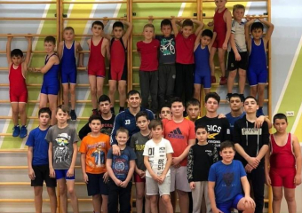 Детско-юношеская спортивная школа города Морозовска объявила набор в секцию вольной борьбы