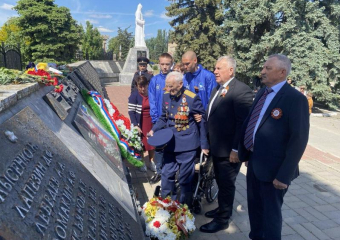 «Мы помним, мы чтим и гордимся»: памятные мероприятия прошли в Морозовске в День Победы 