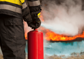 Ущерб на сумму более 300 тысяч рублей нанесли пожары владельцам гаражей в Морозовском районе