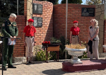 В Морозовске состоялось торжественное открытие мемориальной доски, которая посвящена Виктору Лютиков