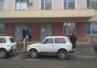 Во взрослой поликлинике Морозовского района разделили поток посетителей с температурой и без